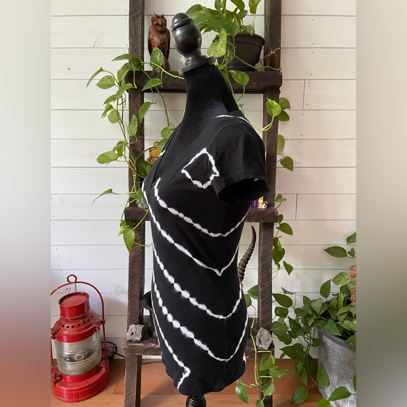 INC International Concepts: Short Sleeve Tee Shirt with embellishments - Picture 16 of 17